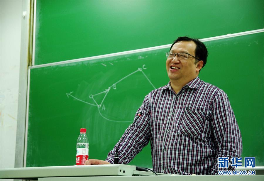 （新華全媒頭條&middot;圖文互動）（9）鍛造領(lǐng)航復(fù)興的中流砥柱&mdash;&mdash;寫在&ldquo;不忘初心、牢記使命&rdquo;主題教育即將啟動之際