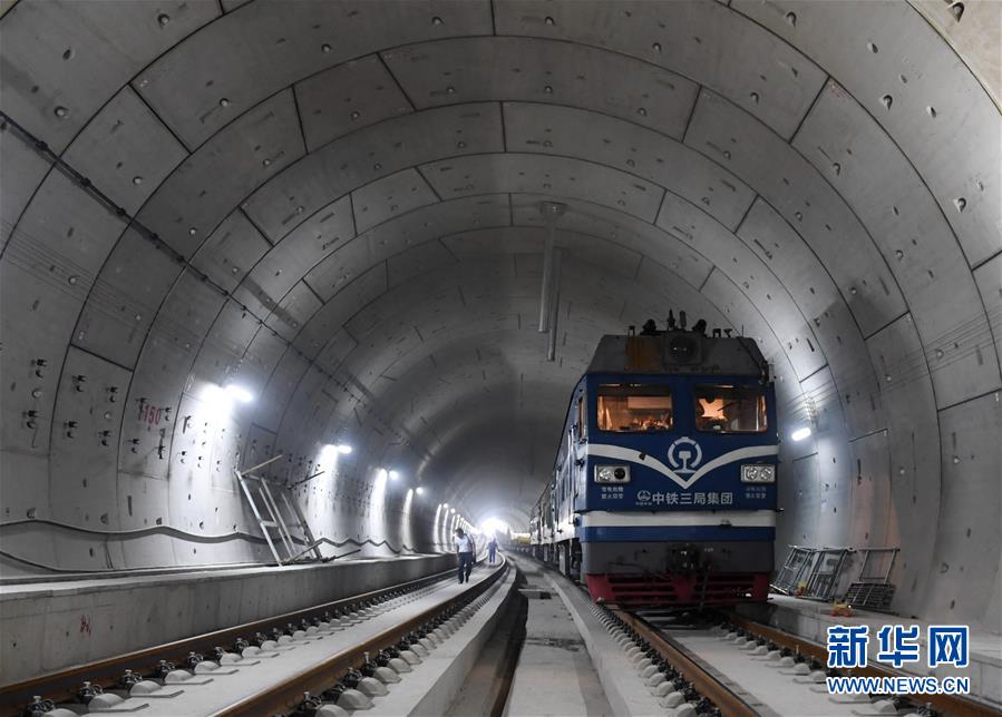 (新華全媒頭條·圖文互動(dòng))(3)百年“筑夢(mèng)”的榮光——寫(xiě)在京張高鐵全線(xiàn)軌道貫通之際