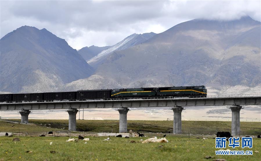（壯麗七十年&middot;奮斗新時(shí)代&middot;圖文互動(dòng)）（4）天路，讓世界屋脊不再遙遠(yuǎn)
