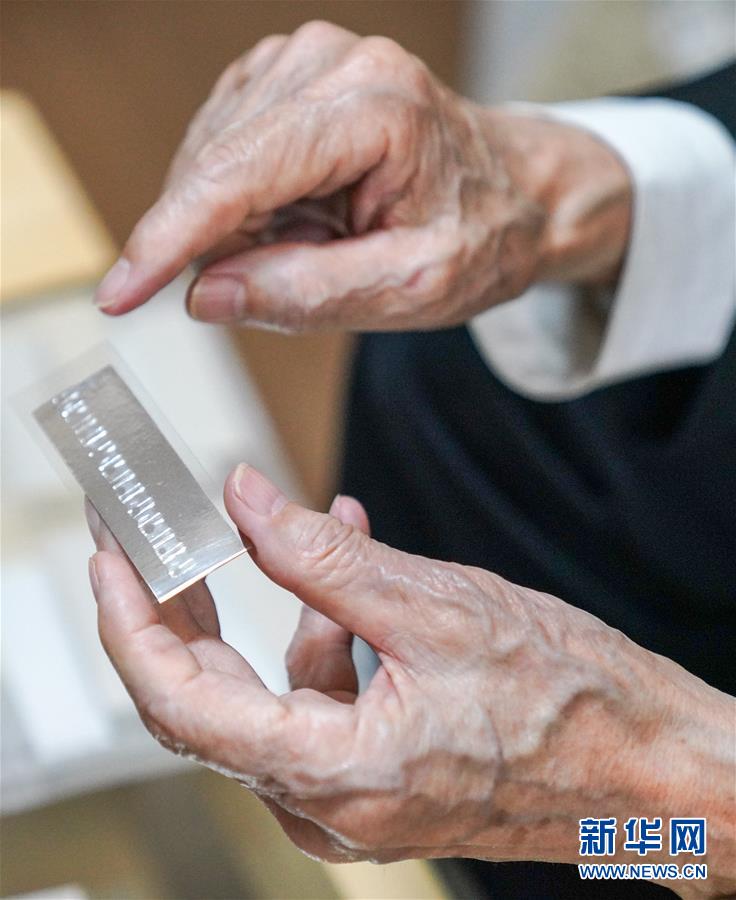 (新華全媒頭條·時(shí)代先鋒·圖文互動(dòng))(8)傳奇的英雄 無(wú)悔的忠誠(chéng)——記刑偵痕跡檢驗(yàn)專(zhuān)家崔道植