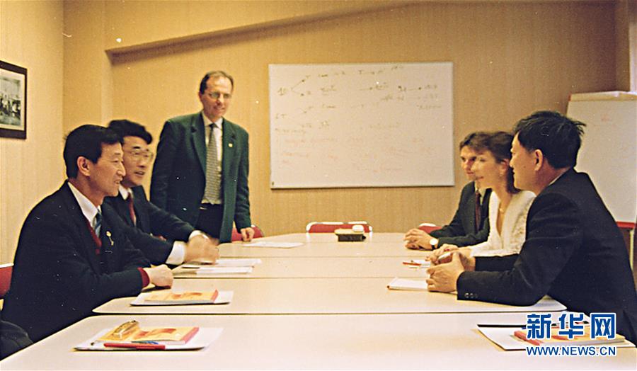 (新華全媒頭條·時(shí)代先鋒·圖文互動(dòng))(12)傳奇的英雄 無(wú)悔的忠誠(chéng)——記刑偵痕跡檢驗(yàn)專(zhuān)家崔道植