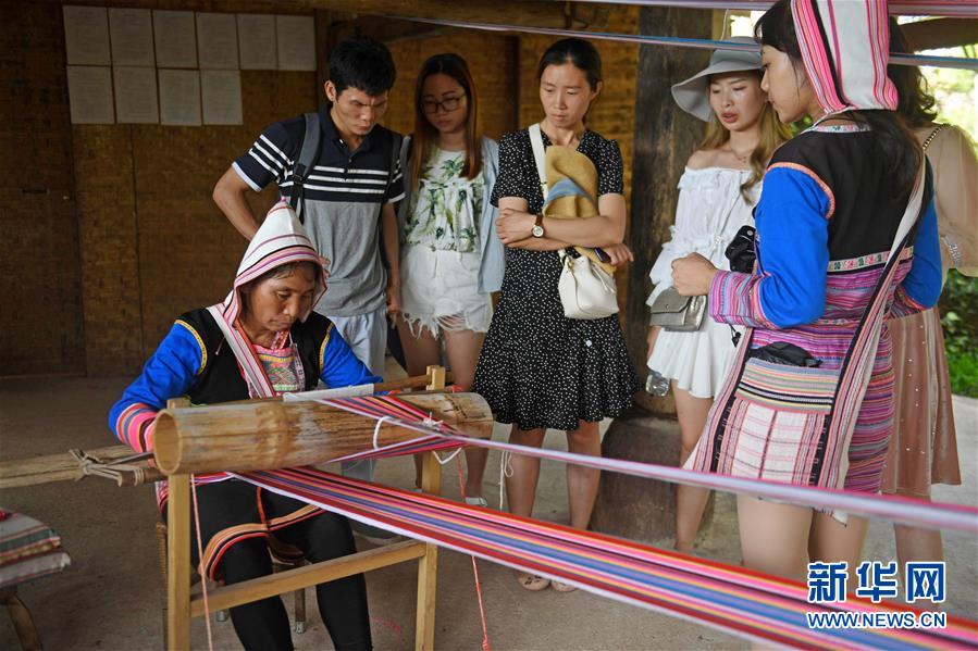 （圖文互動(dòng)）（3）從&ldquo;最后定族&rdquo;到&ldquo;率先脫貧&rdquo;&mdash;&mdash;我國(guó)第56個(gè)民族基諾族脫貧記事