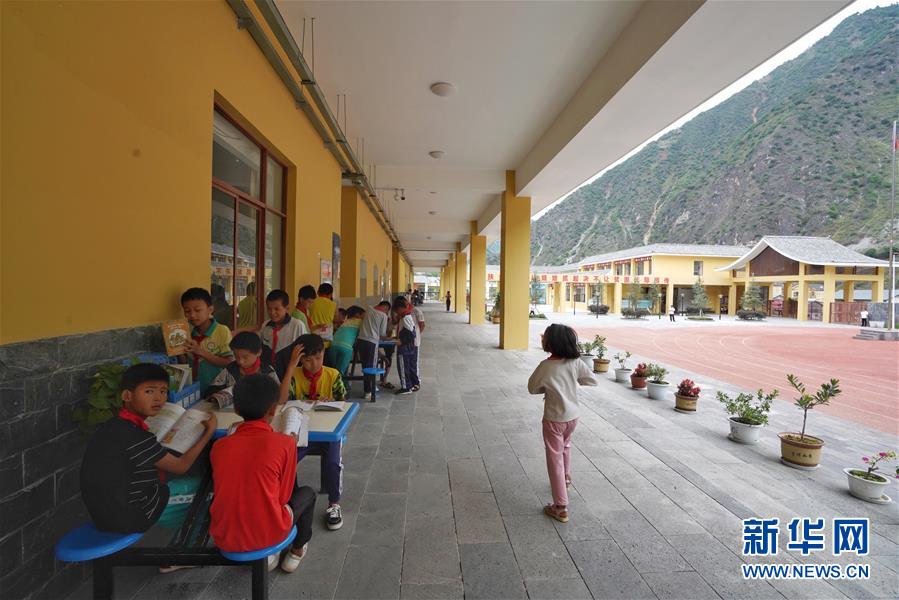 （直過民族脫貧攻堅&middot;圖文互動）（8）下山！傈僳群眾開啟新生活