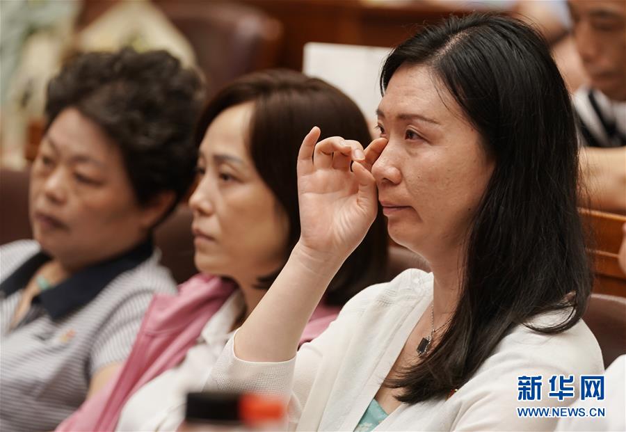 (圖文互動(dòng))(2)張富清同志先進(jìn)事跡報(bào)告會(huì)在武漢舉行