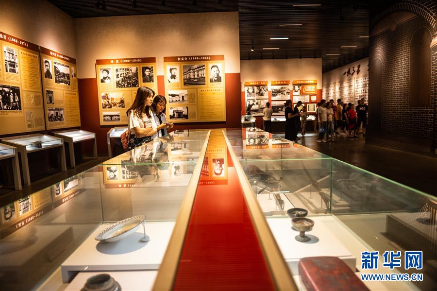 （壯麗70年&middot;奮斗新時(shí)代&mdash;&mdash;記者再走長(zhǎng)征路&middot;圖文互動(dòng)）（6）歷史在這里轉(zhuǎn)折：探訪(fǎng)遵義會(huì)議會(huì)址