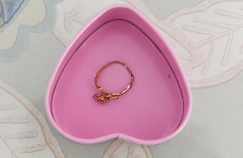 順順給媽媽留下的手工戒指。 新京報記者 吳寧 攝 點(diǎn)擊進(jìn)入下一頁