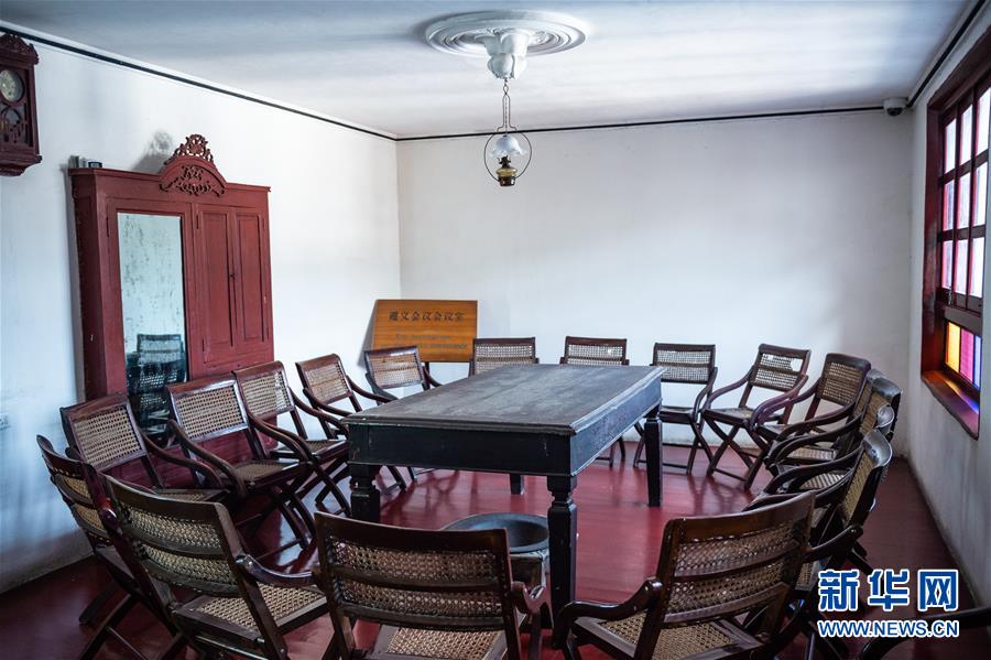 (新華全媒頭條·壯麗70年·奮斗新時代——記者再走長征路·圖文互動)(2)偉大轉(zhuǎn)折是怎樣發(fā)生的——重回遵義會議現(xiàn)場