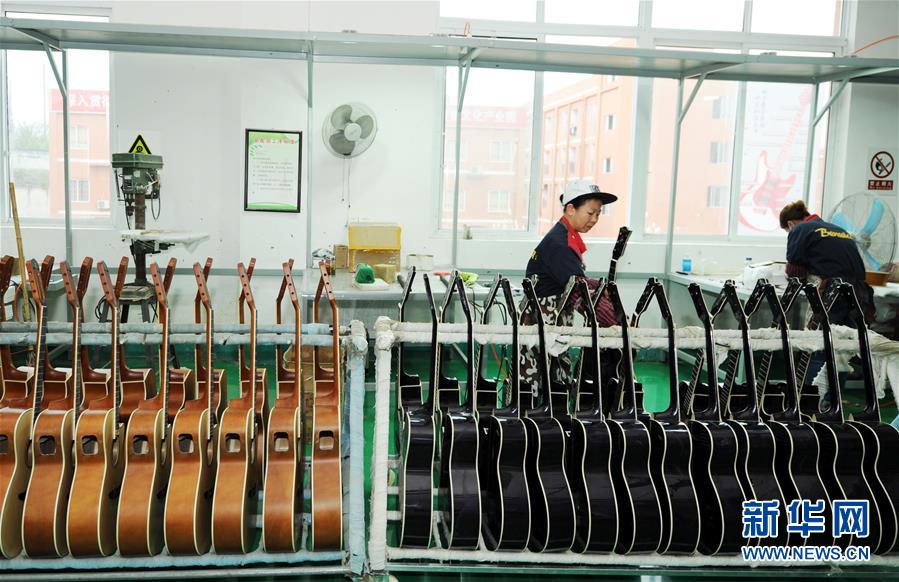 (在習(xí)近平新時代中國特色社會主義思想指引下——新時代新作為新篇章·圖文互動)(2)貴州正安:吉他奏響發(fā)展“神曲”