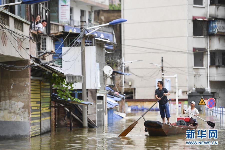 （抗洪搶險(xiǎn)&middot;圖文互動(dòng)）（1）洪水來(lái)時(shí)，那暖心的民間救援