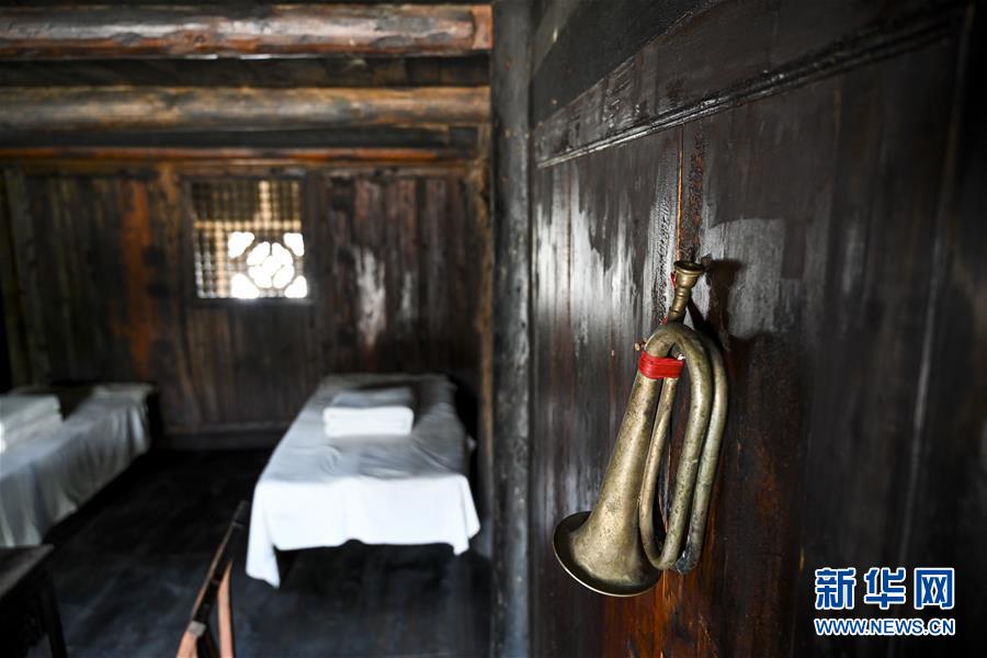 （壯麗70年&middot;奮斗新時(shí)代&mdash;&mdash;記者再走長(zhǎng)征路&middot;圖文互動(dòng)）（4）手捧棉被憶紅軍：走了那么多年，我們都念他們的好