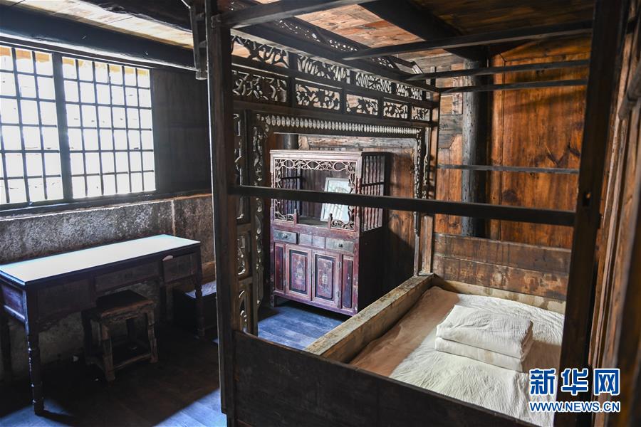 （壯麗70年&middot;奮斗新時(shí)代&mdash;&mdash;記者再走長(zhǎng)征路&middot;圖文互動(dòng)）（5）手捧棉被憶紅軍：走了那么多年，我們都念他們的好