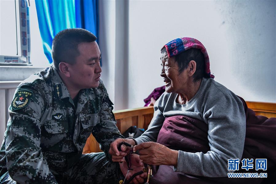 （新華全媒頭條&middot;愛國情 奮斗者&middot;圖文互動）（8）初心不改 紅心向黨&mdash;&mdash;西部戰(zhàn)區(qū)陸軍某旅玉樹獨立騎兵連連長尼都塔生一家四代跟黨走紀實