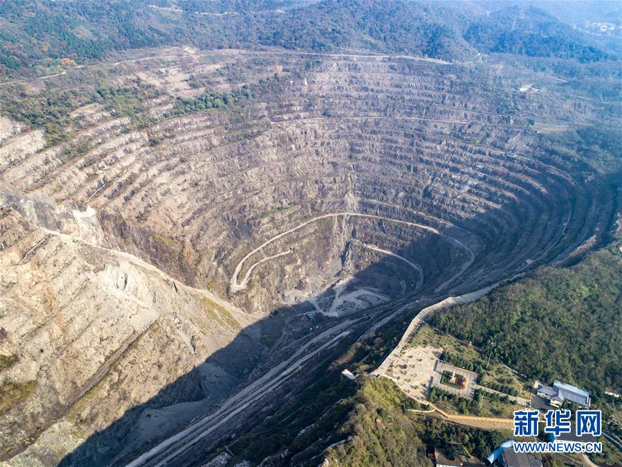 (壯麗70年·奮斗新時(shí)代——共和國發(fā)展成就巡禮·圖文互動(dòng))(2)潮涌楚天闊——湖北砥礪奮進(jìn)70年譜寫高質(zhì)量發(fā)展華章