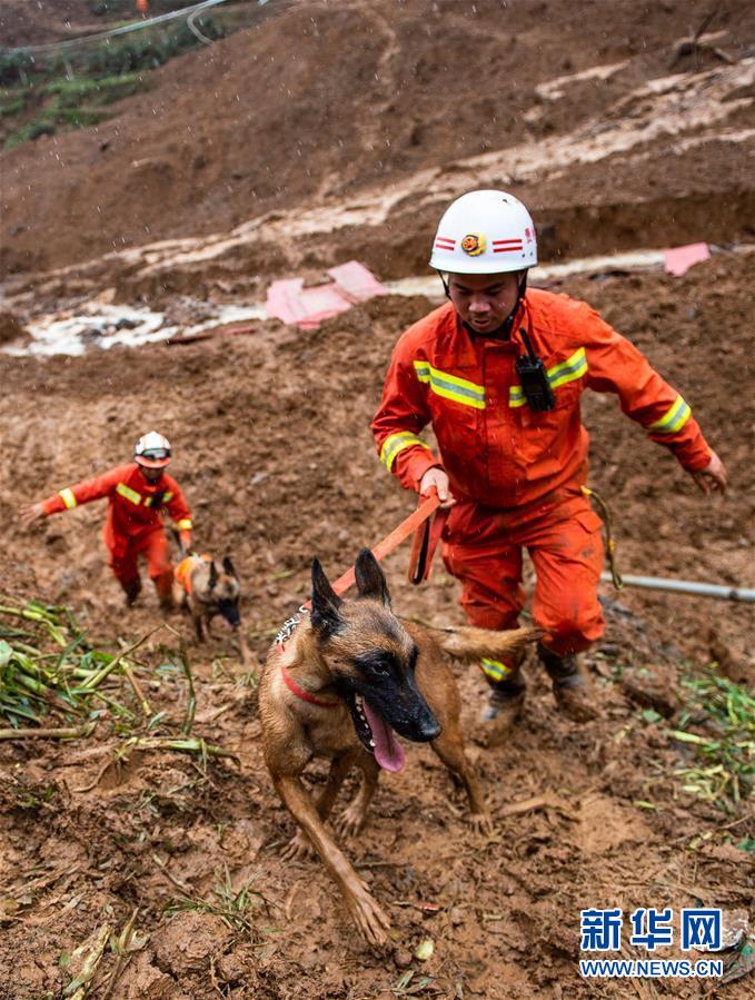 （新華全媒頭條&middot;圖文互動(dòng)）（4）有一絲希望，就盡百倍努力&mdash;&mdash;貴州水城&ldquo;7&middot;23&rdquo;特大山體滑坡72小時(shí)救援紀(jì)實(shí)