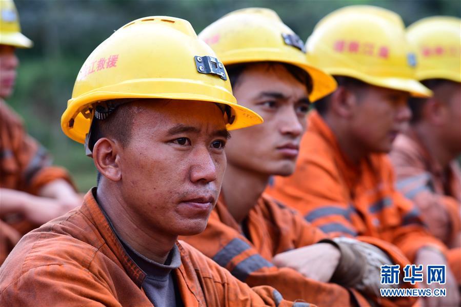 （新華全媒頭條&middot;圖文互動(dòng)）（8）有一絲希望，就盡百倍努力&mdash;&mdash;貴州水城&ldquo;7&middot;23&rdquo;特大山體滑坡72小時(shí)救援紀(jì)實(shí)