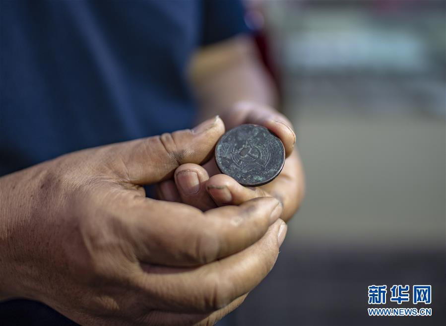 （壯麗70年&middot;奮斗新時代&mdash;&mdash;記者再走長征路&middot;圖文互動）（4）赤子心紅色情&mdash;&mdash;潘庭宏的紅色收藏之路