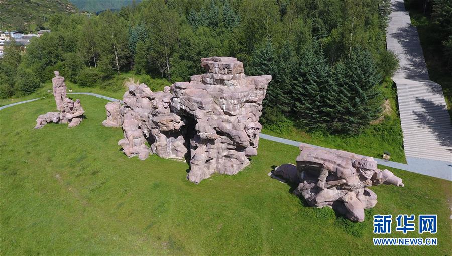 （壯麗70年&middot;奮斗新時代&mdash;&mdash;記者再走長征路&middot;圖文互動）（2）記者手記：紀念碑下的隨想