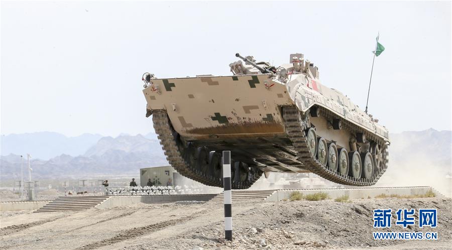 (圖文互動(dòng))(1)“國(guó)際軍事比賽-2019”:中國(guó)參賽隊(duì)刷新“蘇沃洛夫突擊”步戰(zhàn)車組單車賽紀(jì)錄