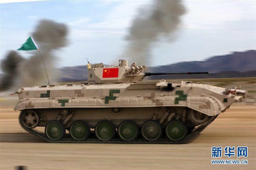 (圖文互動(dòng))(5)“國(guó)際軍事比賽-2019”:中國(guó)參賽隊(duì)刷新“蘇沃洛夫突擊”步戰(zhàn)車(chē)組單車(chē)賽紀(jì)錄