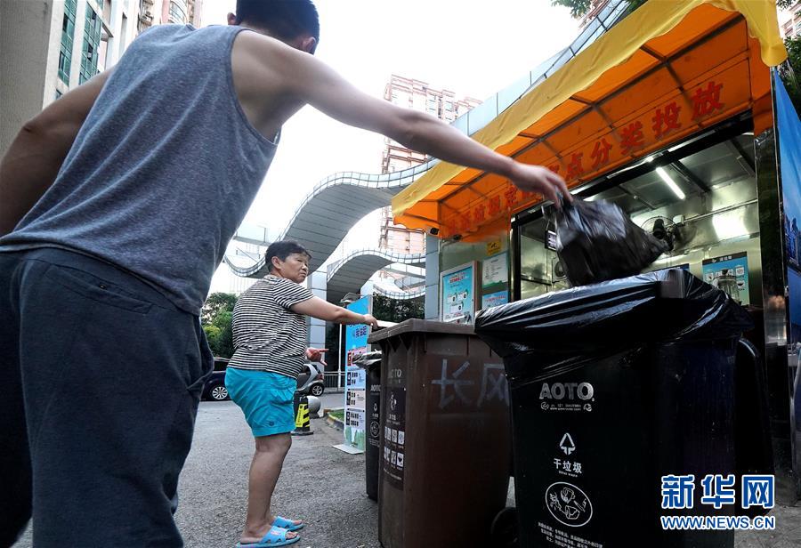 （新華視點(diǎn)&middot;圖文互動(dòng)）（3）上海垃圾分類(lèi)&ldquo;滿(mǎn)月&rdquo;：&ldquo;拎得清&rdquo;了，&ldquo;守得住&rdquo;么？