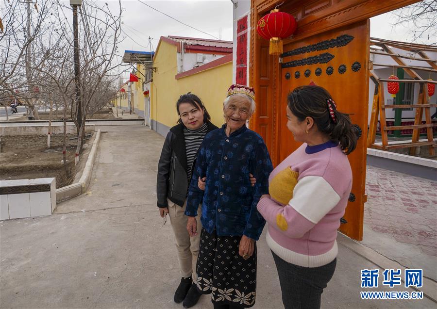 （壯麗70年&middot;奮斗新時(shí)代&mdash;&mdash;共和國發(fā)展成就巡禮&middot;圖文互動(dòng)）（2）旭日映天山　邊疆展新顏&mdash;&mdash;新中國成立70年新疆改革發(fā)展巡禮