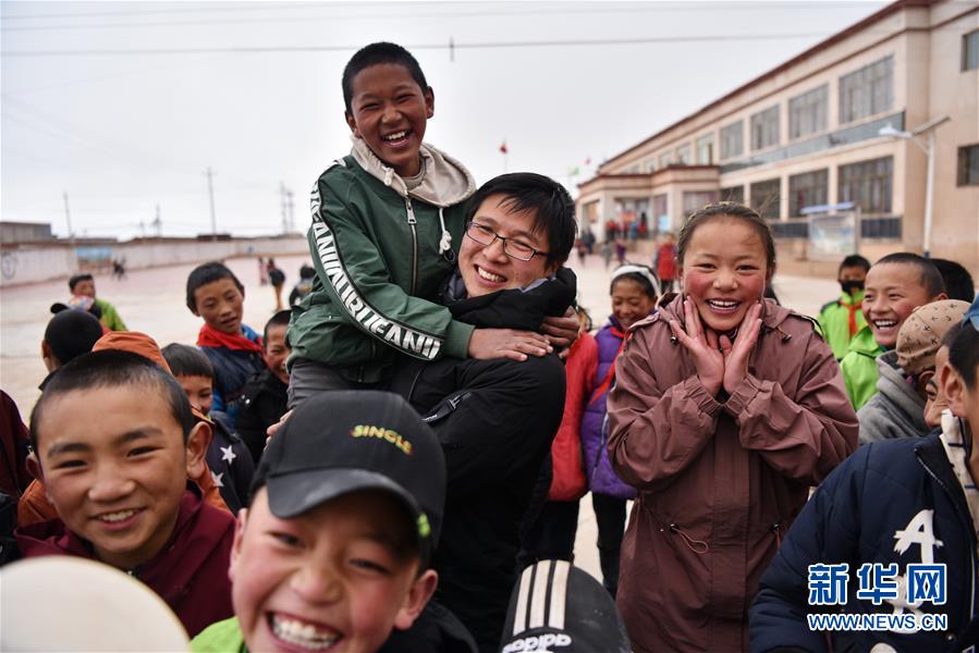 （不忘初心、牢記使命&middot;圖文互動）（1）青春之花綻放五千米云端&mdash;&mdash;記扎根海拔最高縣小學(xué)教師夫妻杜安東、曹曉花