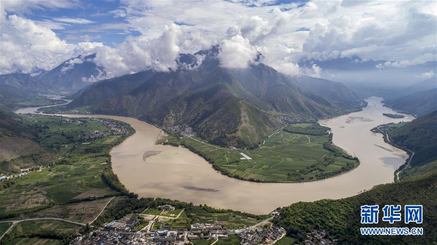 (新華全媒頭條·壯麗70年·奮斗新時(shí)代——記者再走長(zhǎng)征路·圖文互動(dòng))(4)紅色的山河 綠色的家園——川滇紅軍長(zhǎng)征沿線見聞