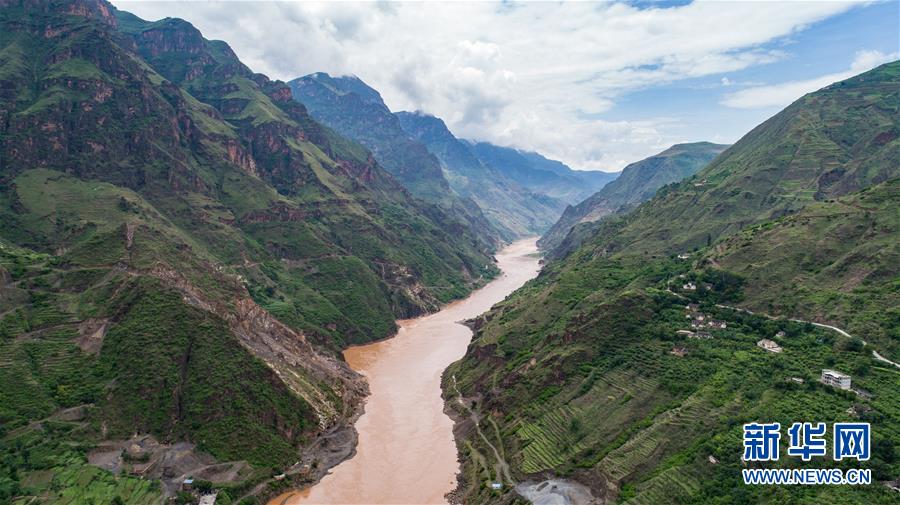 (新華全媒頭條·壯麗70年·奮斗新時(shí)代——記者再走長(zhǎng)征路·圖文互動(dòng))(5)紅色的山河 綠色的家園——川滇紅軍長(zhǎng)征沿線見聞