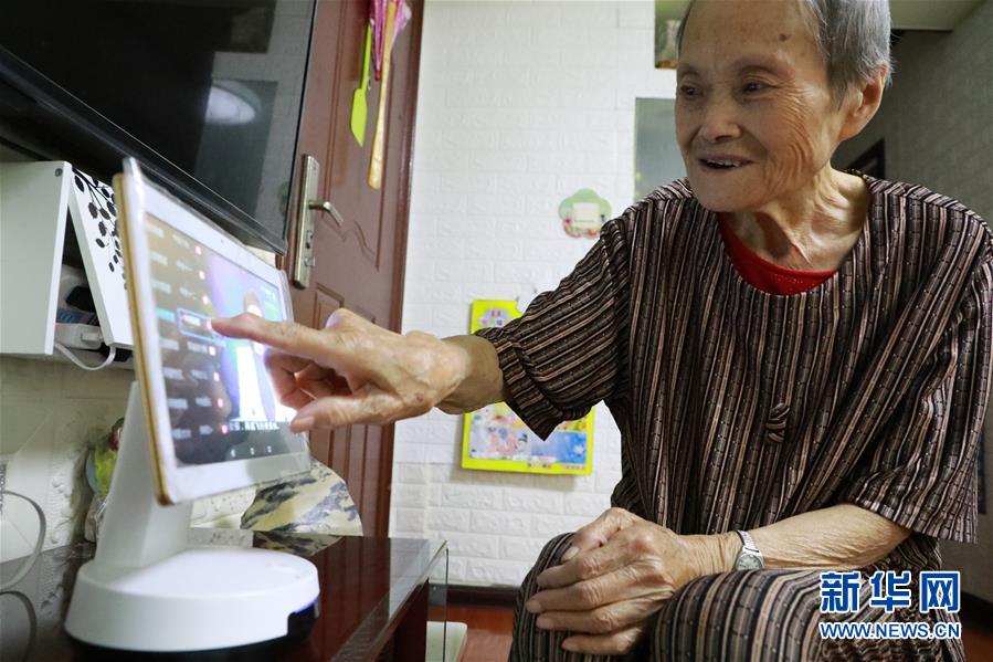 (在習近平新時代中國特色社會主義思想指引下——新時代新作為新篇章·總書記關(guān)心的百姓身邊事)(1)養(yǎng)老院新“風景”:大愛扮美夕陽紅