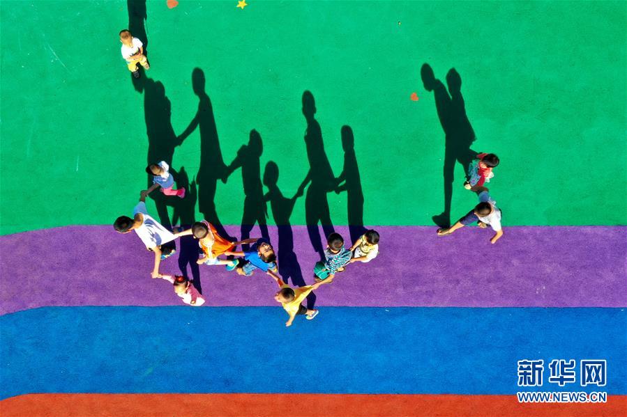 （在習(xí)近平新時(shí)代中國(guó)特色社會(huì)主義思想指引下&mdash;&mdash;新時(shí)代新作為新篇章&middot;總書(shū)記關(guān)心的百姓身邊事&middot;圖文互動(dòng)）（3）特別的愛(ài)，給特別的你&mdash;&mdash;特殊教育的別樣風(fēng)景