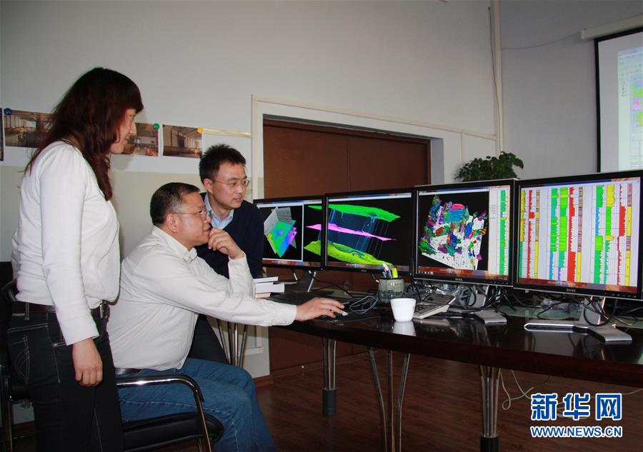 （新華全媒頭條&middot;圖文互動(dòng)）（10）凝聚民族復(fù)興的精神偉力&mdash;&mdash;以習(xí)近平同志為核心的黨中央重視思想道德建設(shè)關(guān)心關(guān)愛(ài)道德模范紀(jì)實(shí)