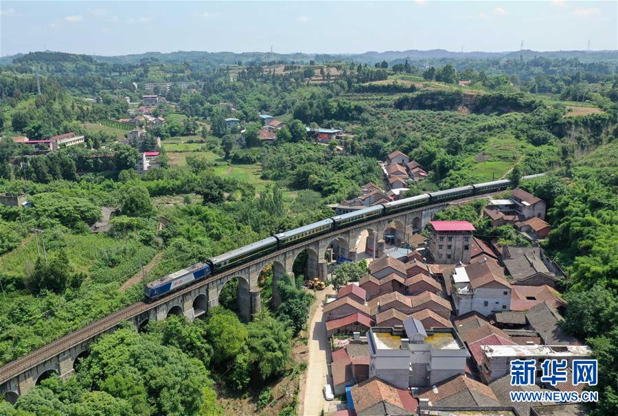 （壯麗70年&middot;奮斗新時代&mdash;&mdash;共和國發(fā)展成就巡禮）（3）人暢其行、貨暢其流&mdash;&mdash;共和國交通運輸業(yè)發(fā)展成就巡禮