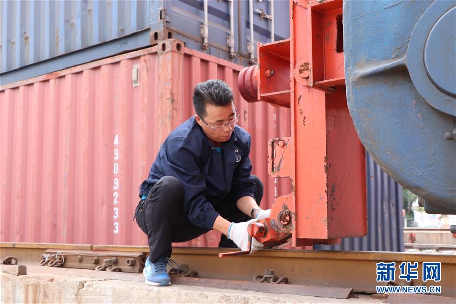 (圖文互動(dòng))(2)鐵路貨場(chǎng)三十余載 見(jiàn)證外貿(mào)發(fā)展變化
