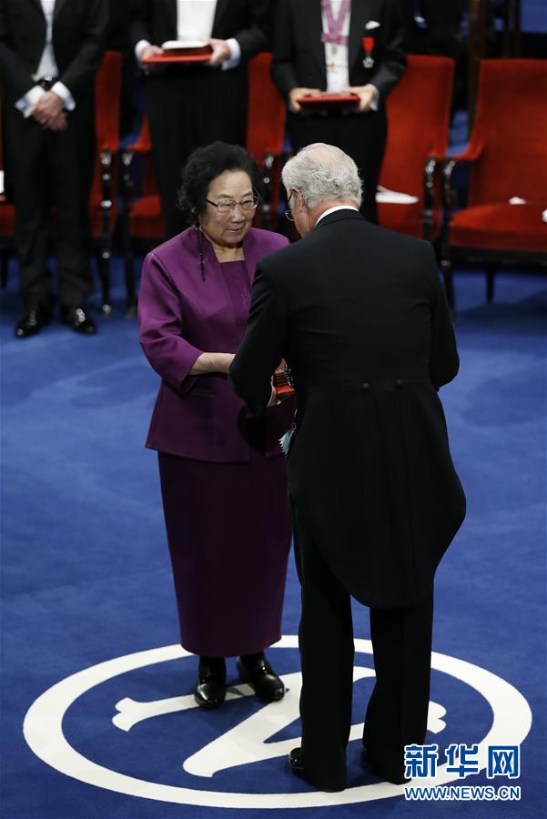 (壯麗70年·奮斗新時(shí)代——共和國(guó)榮光·圖文互動(dòng))(3)屠呦呦:與青蒿結(jié)緣 用中醫(yī)藥造福世界