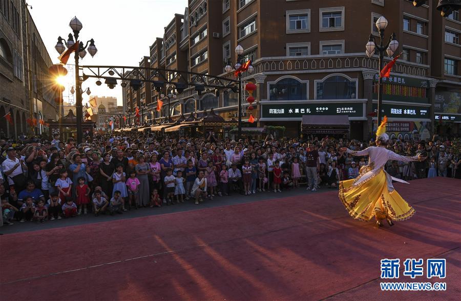 (新華全媒頭條·圖文互動)(5)同心筑夢映天山——新疆70年改革發(fā)展穩(wěn)定述評