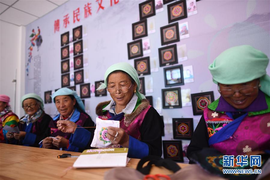 (集中連片特困地區(qū)貧困村調研行·圖文互動)(3)搬下山天地寬 真脫貧笑開顏——青?;ブ磷遄灾慰h班彥村脫貧調查