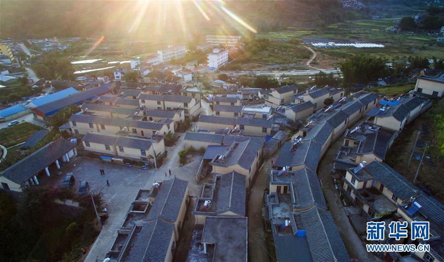 （新華全媒頭條&middot;圖文互動(dòng)）（5）讓各民族手足相親守望相助&mdash;&mdash;以習(xí)近平同志為核心的黨中央關(guān)心少數(shù)民族和民族工作紀(jì)實(shí)