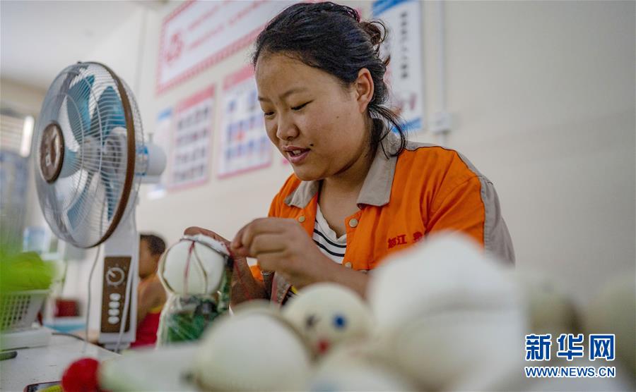 （新華全媒頭條&middot;決戰(zhàn)決勝脫貧攻堅(jiān)&middot;圖文互動）（8）為了人與自然和諧共生&mdash;&mdash;云南&ldquo;三江并流&rdquo;地區(qū)決戰(zhàn)精準(zhǔn)脫貧的&ldquo;生態(tài)畫卷&rdquo;