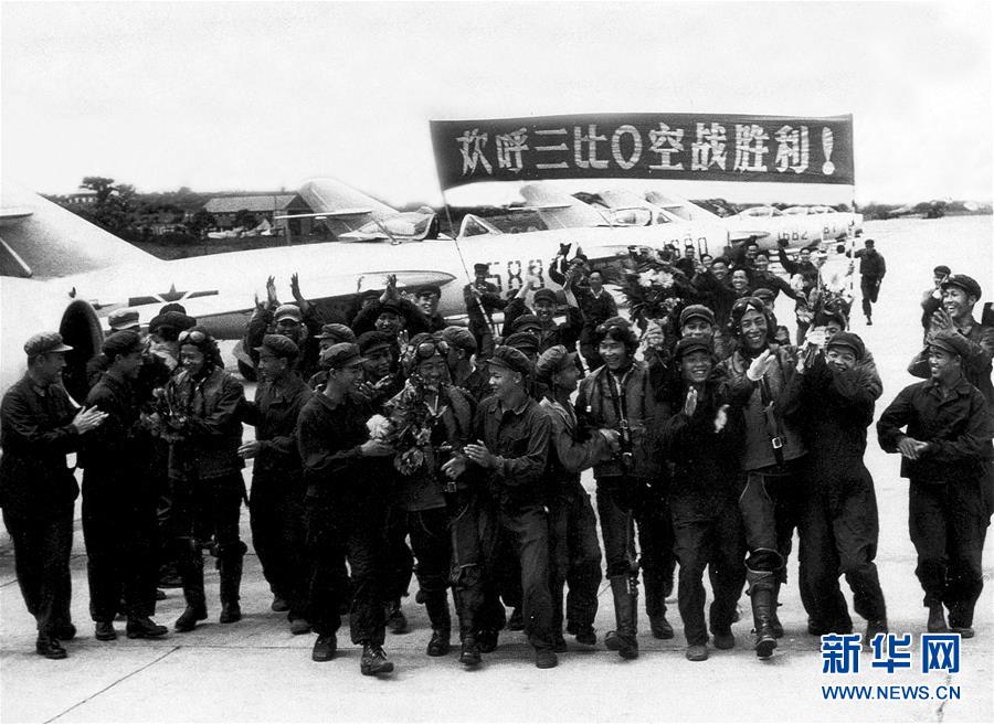 （新華全媒頭條&middot;人民空軍70年&middot;圖文互動）（4）陽光照耀奮飛的航程&mdash;&mdash;黨中央、中央軍委和習(xí)主席關(guān)心人民空軍建設(shè)發(fā)展紀實