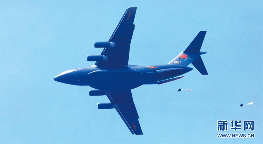 （新華全媒頭條&middot;人民空軍70年&middot;圖文互動）（10）陽光照耀奮飛的航程&mdash;&mdash;黨中央、中央軍委和習(xí)主席關(guān)心人民空軍建設(shè)發(fā)展紀實