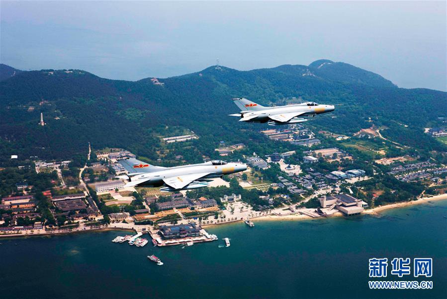 （新華全媒頭條&middot;人民空軍70年&middot;圖文互動）（11）陽光照耀奮飛的航程&mdash;&mdash;黨中央、中央軍委和習(xí)主席關(guān)心人民空軍建設(shè)發(fā)展紀實