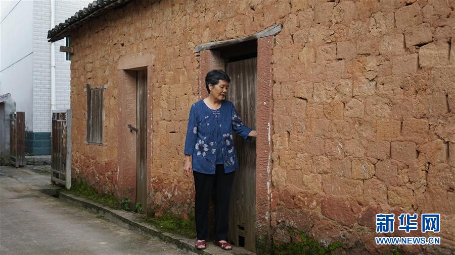 （新華全媒頭條&middot;圖文互動）（4）守望80年的土房 永恒不變的初心&mdash;&mdash;贛南蘇區(qū)曹承鳳家&ldquo;三棟房&rdquo;記事