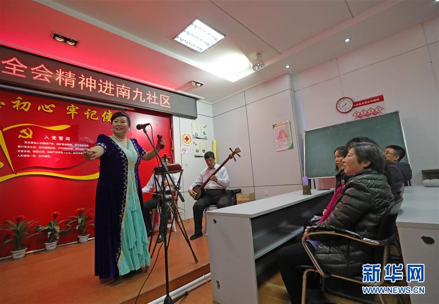 （四中全會(huì)精神在基層&middot;圖文互動(dòng)）（4）說學(xué)逗唱間傳遞中國之治&mdash;&mdash;遼寧創(chuàng)新組織曲藝小分隊(duì)宣講四中全會(huì)精神