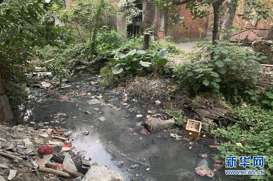 （圖文互動(dòng)）（1）河長(zhǎng)職責(zé)寫得明明白白，條條舉措無一落實(shí)&mdash;&mdash;國(guó)務(wù)院檢查組暗訪核查佛山一農(nóng)村河涌黑臭十余年無人管理