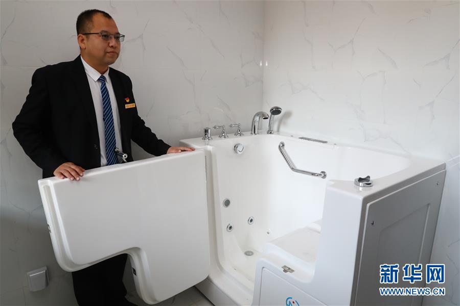 （四中全會精神在基層&middot;圖文互動）（3）棚改區(qū)的民生新事：給回遷居民補上康養(yǎng)服務(wù)短板