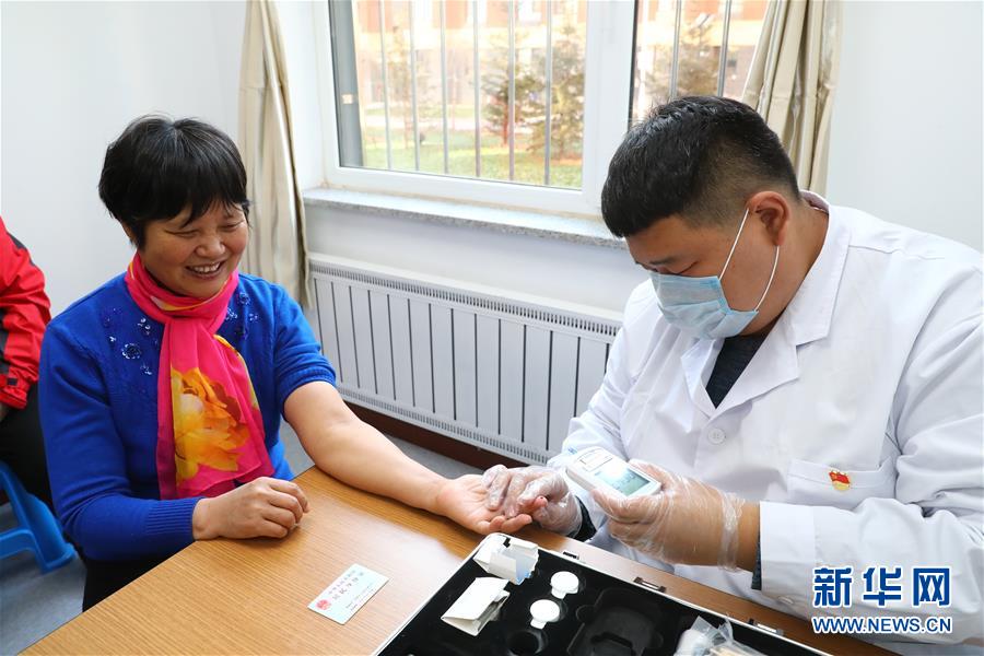 （四中全會精神在基層&middot;圖文互動）（5）棚改區(qū)的民生新事：給回遷居民補上康養(yǎng)服務(wù)短板