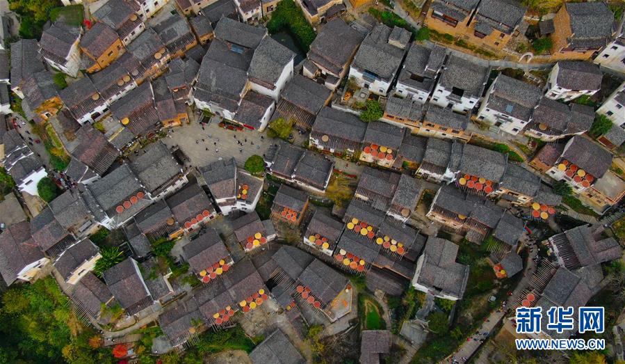 （圖文互動(dòng)）（1）鄉(xiāng)村攝影師、鄉(xiāng)村&ldquo;模特&rdquo;、民宿店主&mdash;&mdash;鄉(xiāng)村旅游推動(dòng)婺源農(nóng)民生活方式發(fā)生新變化