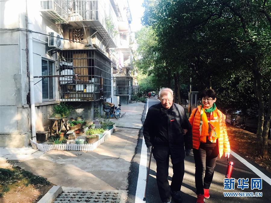 （新華全媒頭條&middot;圖文互動(dòng)）（8）滄海橫流 信仰彌堅(jiān)&mdash;&mdash;記共產(chǎn)黨員、湘潭大學(xué)九旬教授滄南