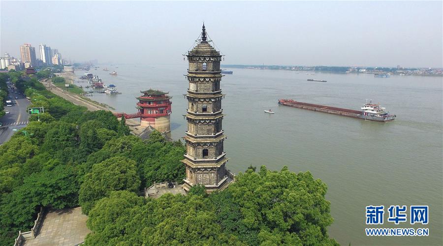 (在習(xí)近平新時(shí)代中國特色社會(huì)主義思想指引下——新時(shí)代新作為新篇章·總書記關(guān)切高質(zhì)量發(fā)展·圖文互動(dòng))(3)在藍(lán)天白云下——污染防治攻堅(jiān)戰(zhàn)持續(xù)推進(jìn)