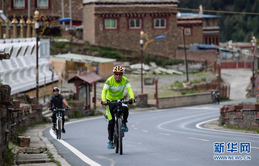（新華全媒頭條&middot;圖文互動）（11）格?；ㄩ_滿天路&mdash;&mdash;寫在川藏公路通車65周年之際